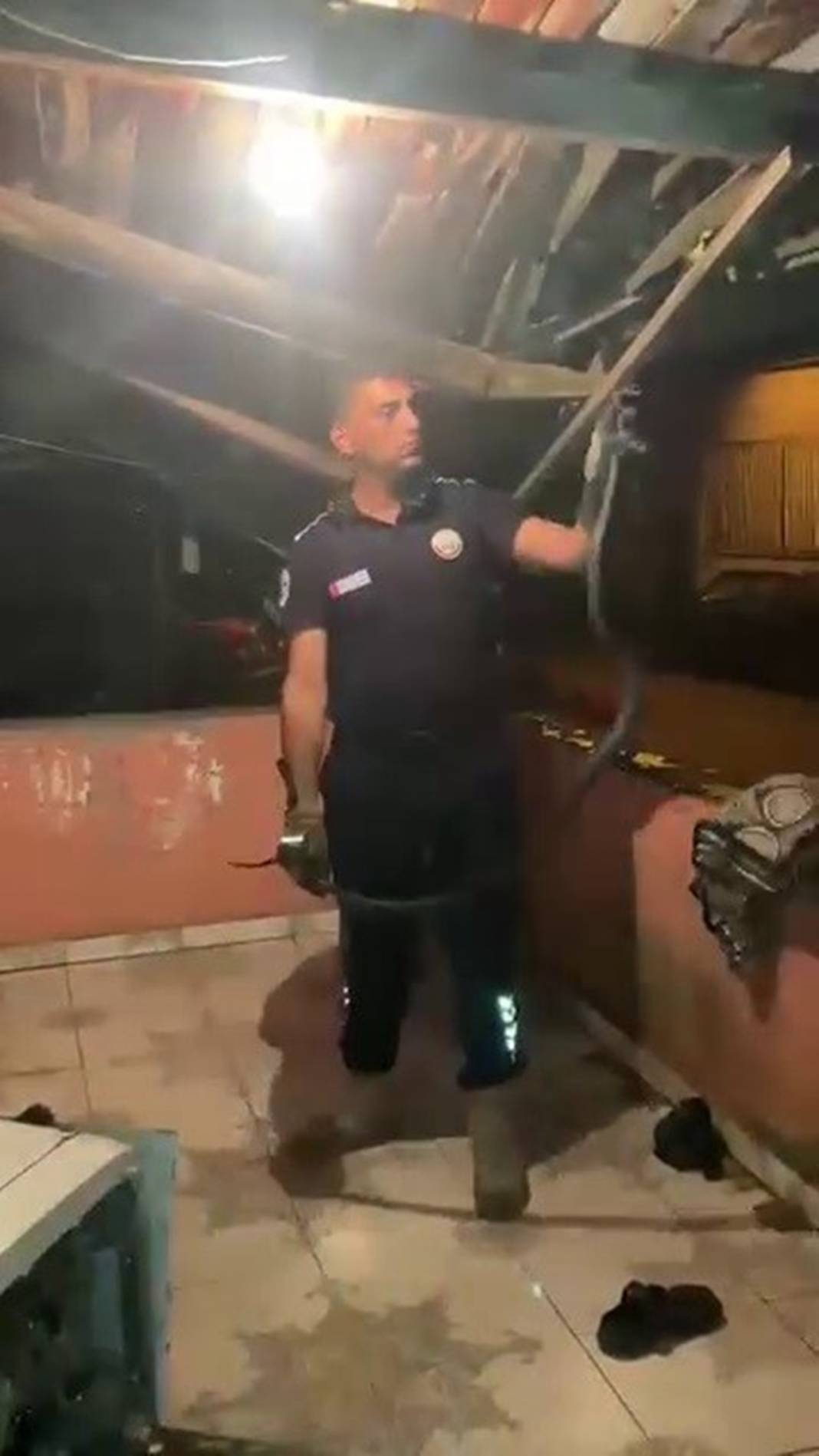 Bulaşık makinesinden 2 metrelik karayılan çıktı! 4